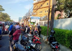 Diduga Terpeleset, Pemotor Tewas Terlindas Bus