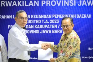 Pj. Wali Kota Serahkan LKPD Unaudited TA 2023 ke BPK Jabar