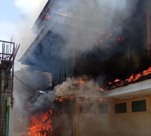 Diduga Akibat Petasan Gedung Serbaguna Kebakaran