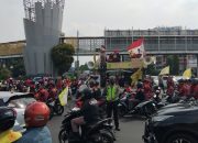 Massa Buruh Unjuk Rasa, Blokade Jalan Ahmad Yani