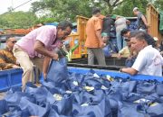 Pemkab Bekasi Distribusikan 3.300 Paket Sembako Murah Jelang Idul Adha