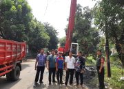 Minimalisir Banjir, Sedimen Lumpur Kali Bojong Rawalumbu Dikeruk