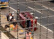 Mobil Pecah Ban di Tol Jakarta Cikampek, Puluhan Penumpang Luka luka