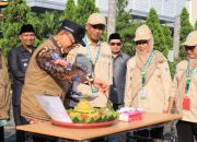 PJ Wali Kota Bekasi Serahkan Bantuan Hibah bagi Pegiat Sosial