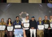Dorong Pertumbuhan Bisnis Berkelanjutan, GM PLN UID Jabar Raih Penghargaan Industry Marketing Champion