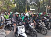 Ribuan Pengemudi Ojol Asal Bekasi Ikuti Demo Tuntut Kenaikan Upah di Istana Negara