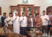 Bang Heri Ziarah ke Makam KH Noel Ali