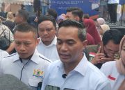 Rayakan Ultah ke 56, Ketum KADIN Indonesia Bagikan Sembako Gratis ke Masyarakat Bekasi