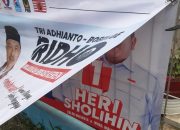 APK Heri-Sholihin Ditiban Paslon Lain di Harapan Jaya