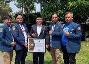 Tokoh Bekasi Terima Penghargaan Karang Taruna