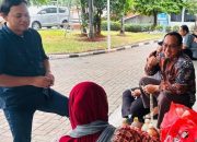 Menunggu Penetapan AKD, Ketua Dewan Sempatkan Minum Jamu