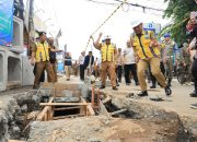 Pj Wali Kota Tinjau Perbaikan dan Peningkatan Drainase serta Crossing Jalan di Jatisampurna dan Jatiasih