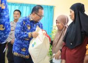 Pemkot Bekasi Salurkan Bantuan Cadangan Pangan ke Masyarakat