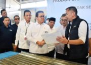 Sidak Gudang Produsen Baja di Cikarang, Mendag Budi Santoso Temukan Ribuan Lembar Baja Palsu