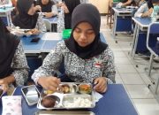 Pelaksanaan Makan Bergizi Gratis di SMPN 30 Kota Bekasi Dipenuhi Antusias Siswa