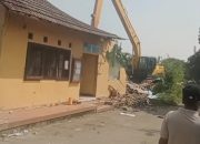 Puluhan Bangunan Liar di Aliran Sungai Sumberjaya Dibongkar