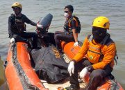 Tim SAR Temukan Korban Tenggelam Uji Coba Kapal di Sungai Cikeas