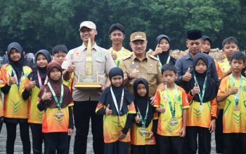 Wakil Wali Kota Bekasi Serahkan Medali Panahan Caruban Nagari Archery 2025