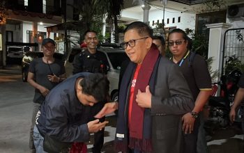 Hasto Kristiyanto Tiba di Bekasi, Disambut Hangat Relawan: Amnesti Presiden Prabowo Bentuk Keadilan Negara