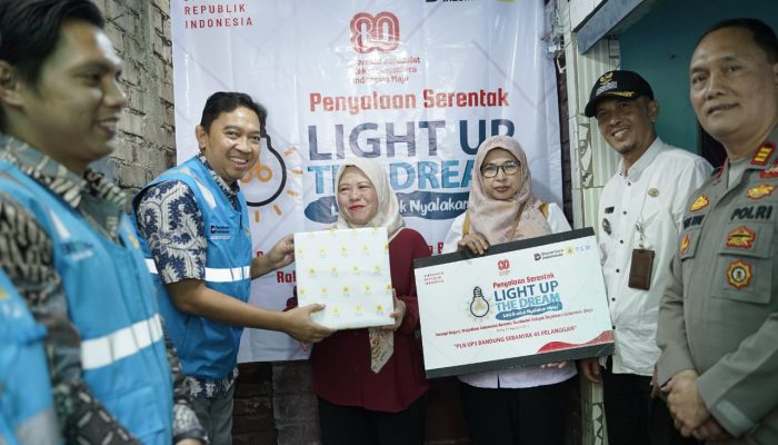 PLN UID Jabar Nyalakan Harapan di Hari Kemerdekaan, 365 Keluarga Prasejahtera Nikmati Sambungan Listrik Gratis