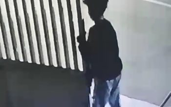 Terekam CCTV, Maling Curi Pagar Ruko Setinggi 2 Meter