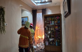 Konsleting Listrik Picu Kebakaran Rumah Kontrakan di Jatiasih