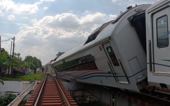 KA Purwojaya Anjlok di Kedungwaringin Bekasi, Ratusan Penumpang Dipastikan Selamat