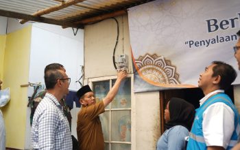 Nyalakan Harapan, PLN UID Jawa Barat Sambungkan Listrik Gratis untuk 844 Keluarga Kurang Mampu di Momen HLN ke-80