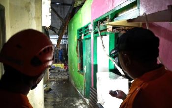 Hujan Deras dan Angin Kencang Terjang Bekasi, Empat Rumah Rusak
