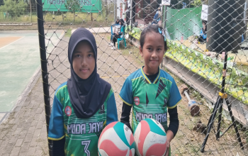 Dua Atlet Cilik, Queenza dan Wika, Jadi Sorotan di Turnamen Voli KU 2012 Cikarang Selatan