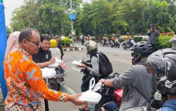 Sardi Efendi Dorong Gerakan “Jumat Berkah” Jadi Budaya Berbagi di Kota Bekasi