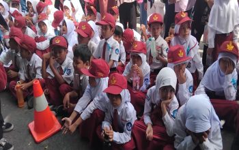 Ribuan Siswa Antusias Sambut Kedatangan Presiden Prabowo di Bekasi 