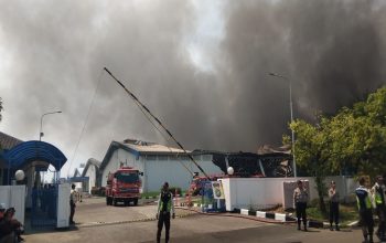 Pabrik Tekstil di Cikarang Kebakaran, 7 Unit Pemadam Dikerahkan
