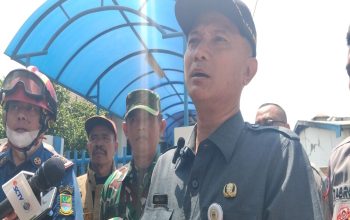 Damkar Pastikan Tidak Ada Korban Jiwa Dalam Kebaran Pabrik Tekstil di Cikarang