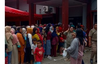 Antusiasme Tinggi, Operasi Pasar Murah di Bekasi Barat Sediakan 2.000 Paket Sembako
