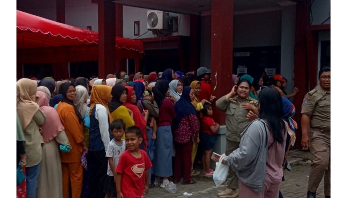 Antusiasme Tinggi, Operasi Pasar Murah di Bekasi Barat Sediakan 2.000 Paket Sembako