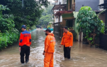 Cuaca Ekstrem Terjang Bekasi, 101 KK Mengungsi Akibat Banjir dan Pohon Tumbang