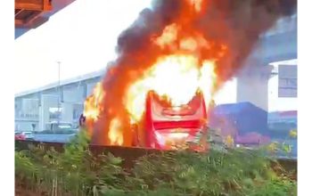 Kebakaran Terjadi di Tol Jakarta–Cikampek KM 6 A, Petugas Lakukan Evakuasi Cepat