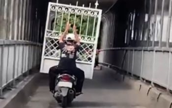 Viral! Pagar Masjid di Tambun Bekasi Raib di Siang Hari, Pelaku Santai Bawa Pakai Motor