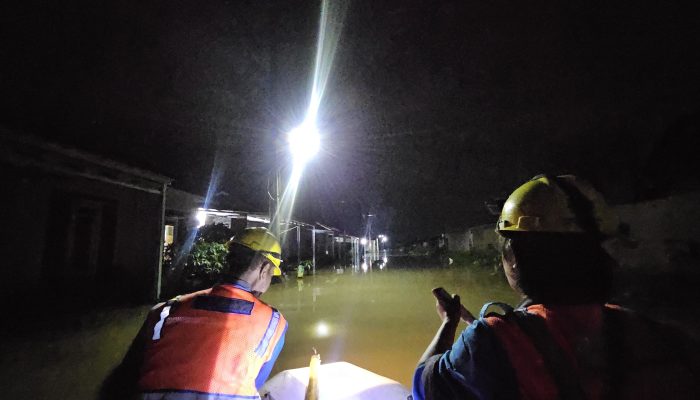 PLN UP3 Bekasi Gerak Cepat Amankan Kelistrikan Akibat Banjir di Wilayah Bekasi