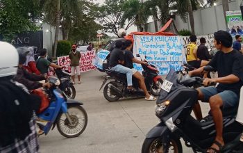 Banjir Berlarut, Warga Villa Kencana Cikarang Datangi Kantor Pemasaran Developer