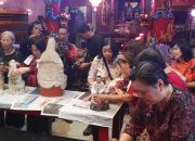 Sambut Imlek, Klenteng Hok Lay Kiong Bekasi Bersihkan Patung Dewa