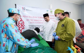Kemensos Salurkan Bantuan Rp776 Juta dan Gelar Operasi Katarak Gratis di Bekasi