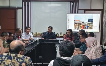 Warga RW 13 PML Minta Percepatan Tanggul Kali Bekasi, Warga Terancam Banjir 2,5 Meter