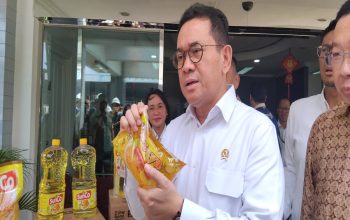 Mendag Tinjau Pabrik Minyak Goreng di Bekasi, Pastikan Pasokan Aman Jelang Puasa