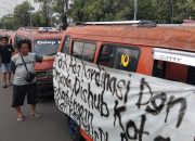 Ratusan Sopir Angkot Bekasi Demo Tolak Operasional TransBeken