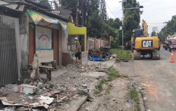 Pemilik Bangunan Liar di Bulak Kapal Bongkar Mandiri, Dukung Proyek Flyover Bekasi