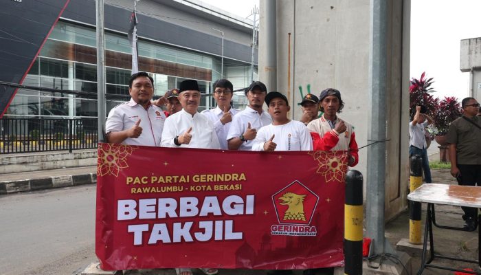 Gerindra Rawalumbu Bagikan 500 Paket Takjil di Bojong Menteng