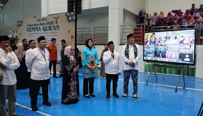 Lansia dan Siswa SD Pecahkan Rekor MURI Menulis dan Membaca Mushaf Al-Qur’an