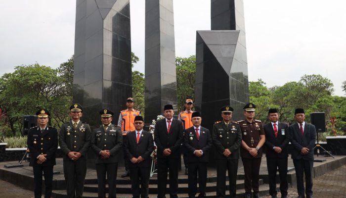 Jelang HUT ke-29, Pemkot Bekasi Ziarah ke Makam Pahlawan